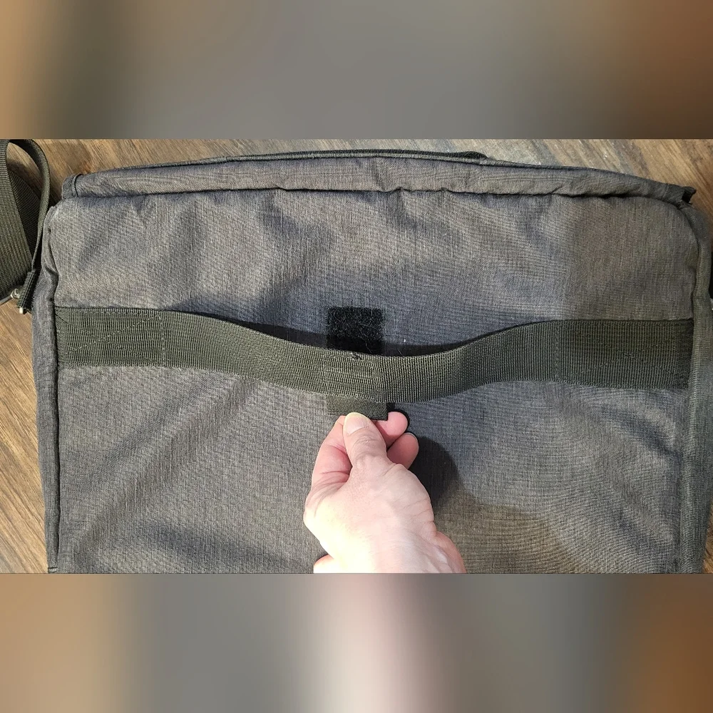 Samsonite Modern Utility Laptop Messenger Bag Commuter College Crossbody